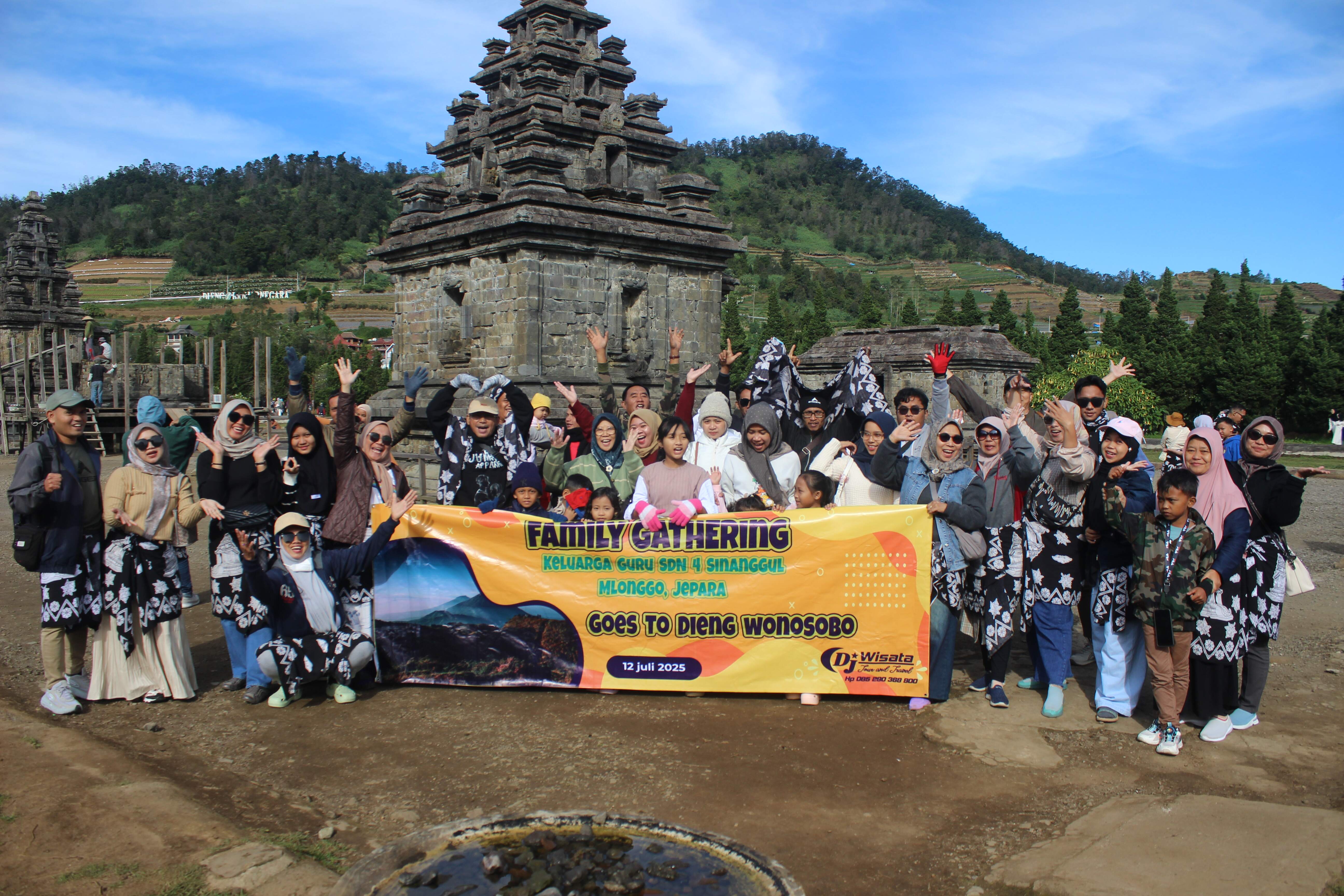 Piknik Dieng ( Keluarga Guru SD N 4 Sinanggul )
